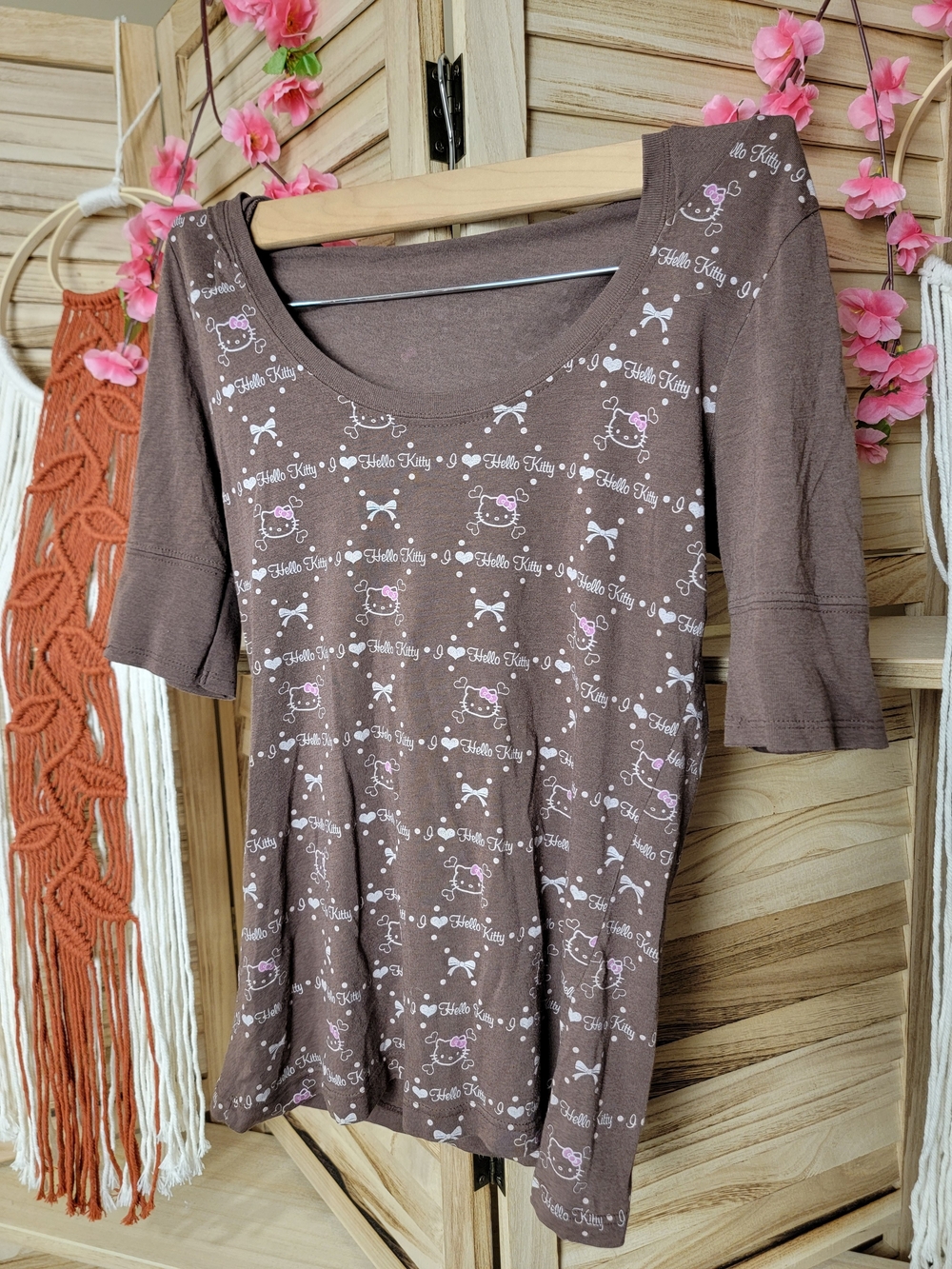Hello Kitty Vintage Y2K Brown Short Sleeve Scoop Neck Top 100% Cotton